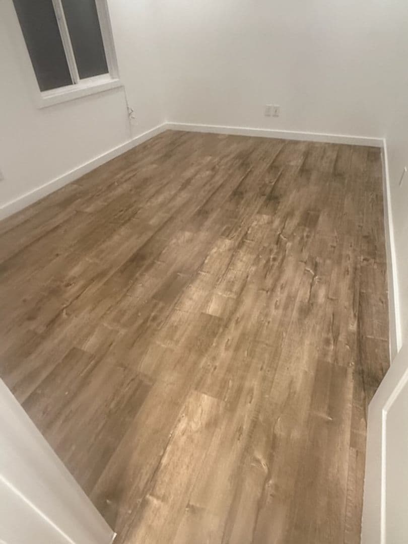 Los Angeles Apartment: 1210 E 68th St