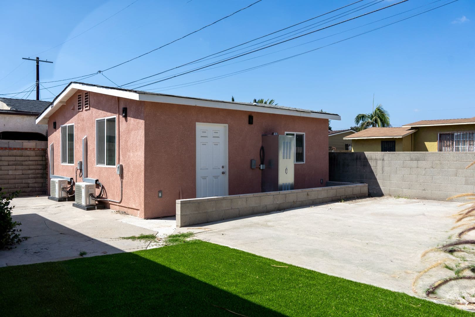 Los Angeles House: 821 E 104th St