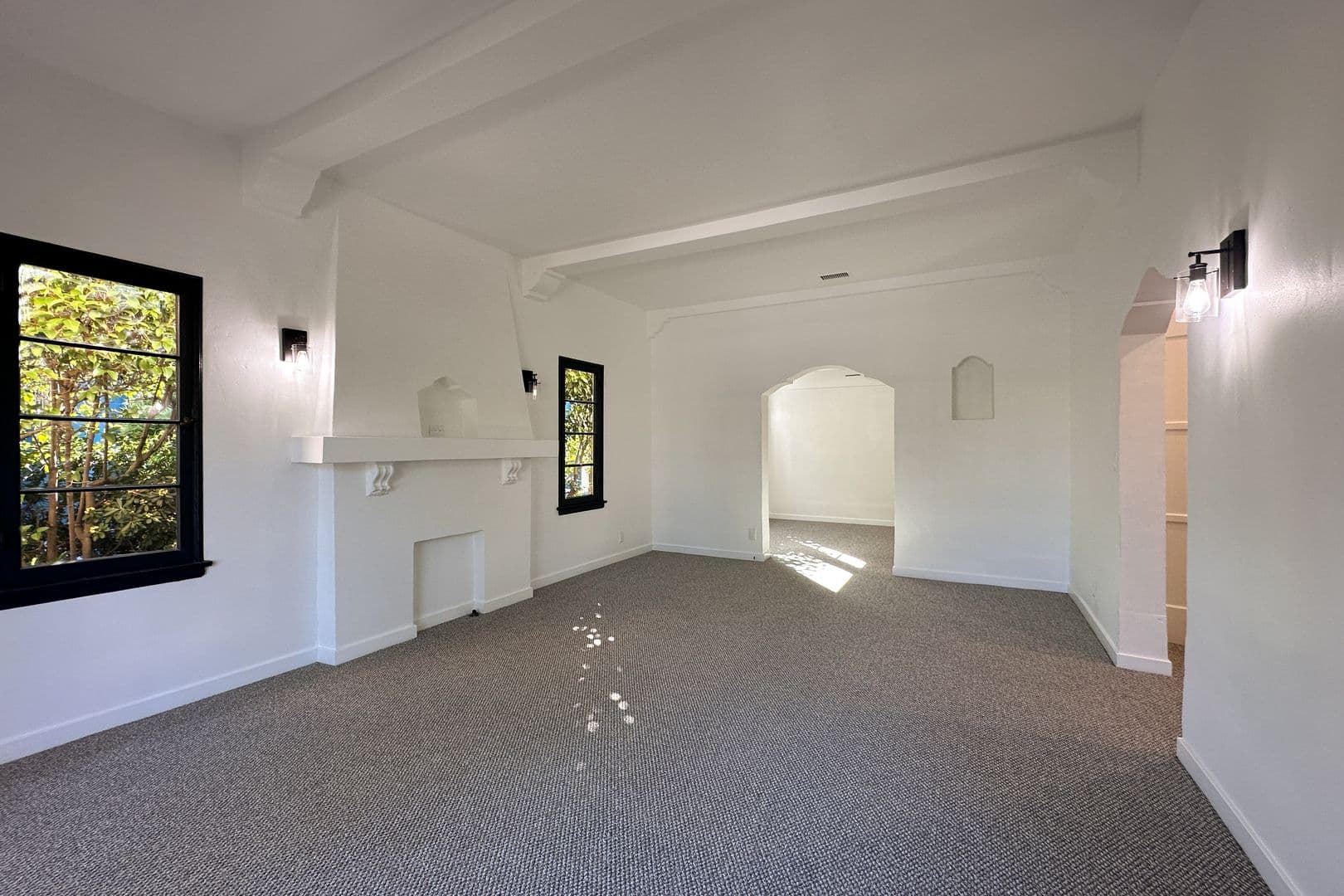 Los Angeles House: 1521 S Stanley Ave
