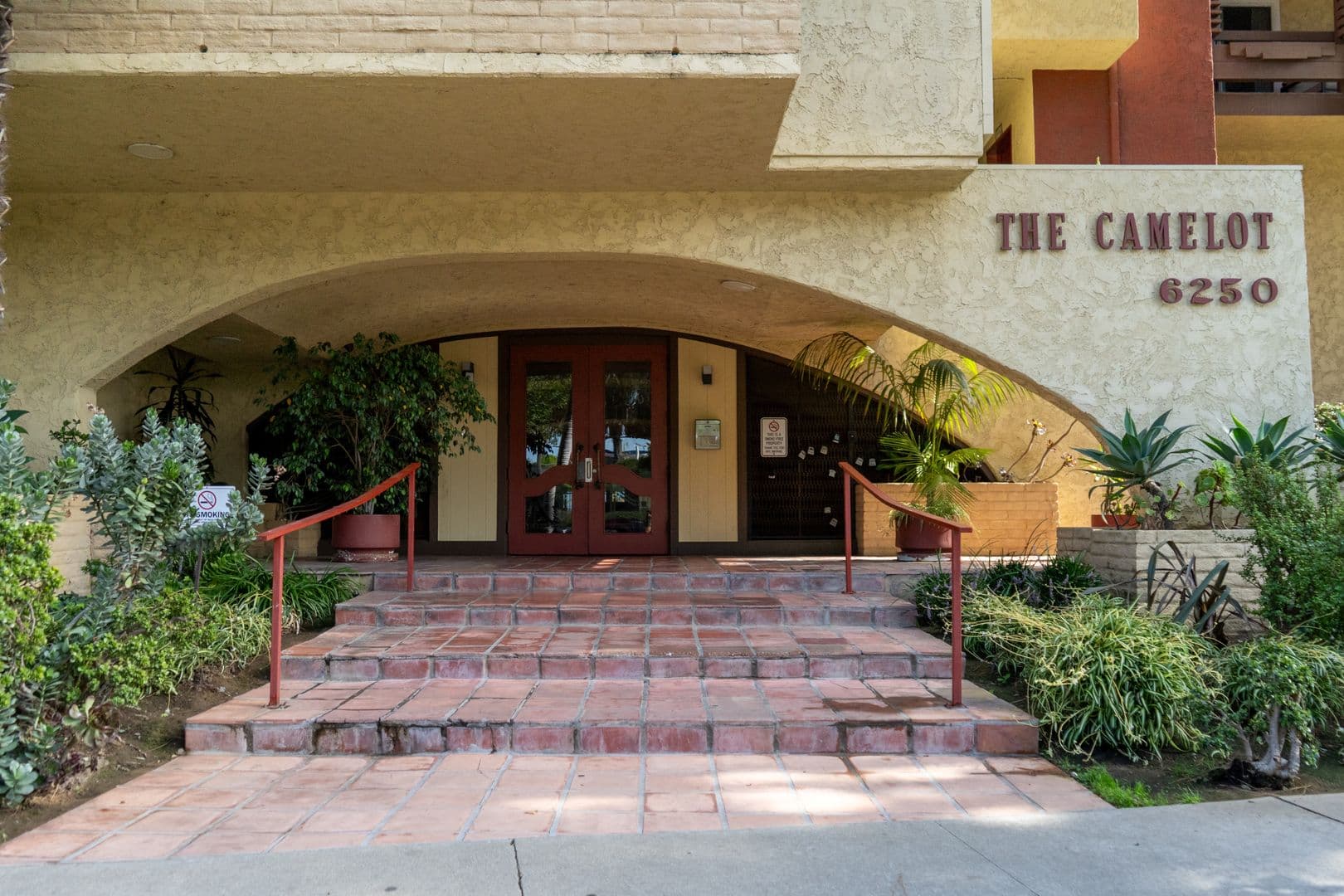Culver City Condo: 6250 Buckingham Pkwy #208
