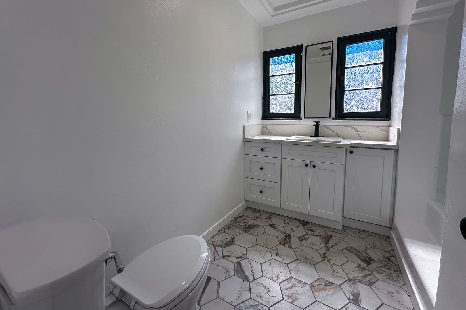 Los Angeles House: 1521 S Stanley Ave