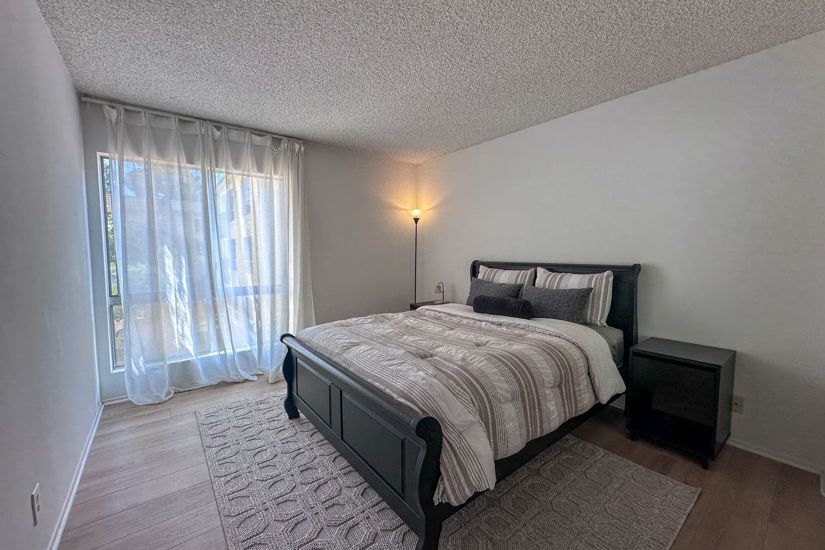 Culver City Condo: 6250 Buckingham Pkwy #208