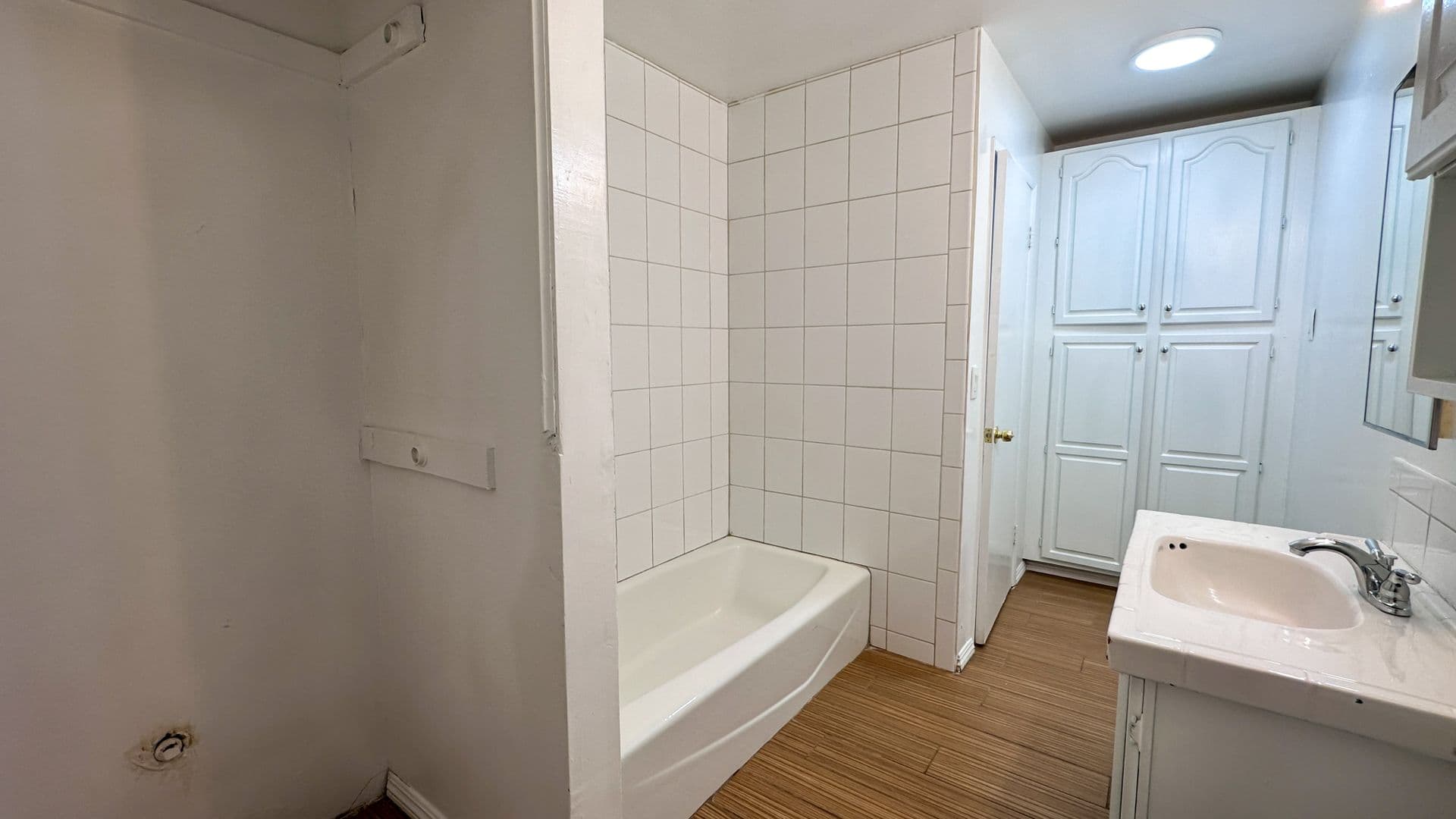 Long Beach Apartment: 1252 E Broadway