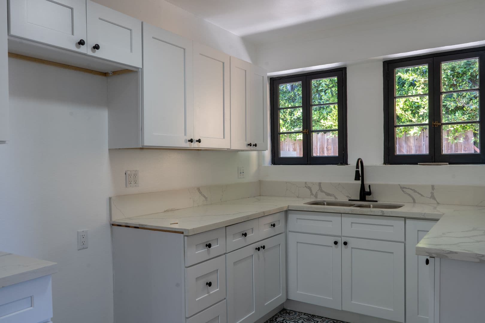 Los Angeles House: 1521 S Stanley Ave