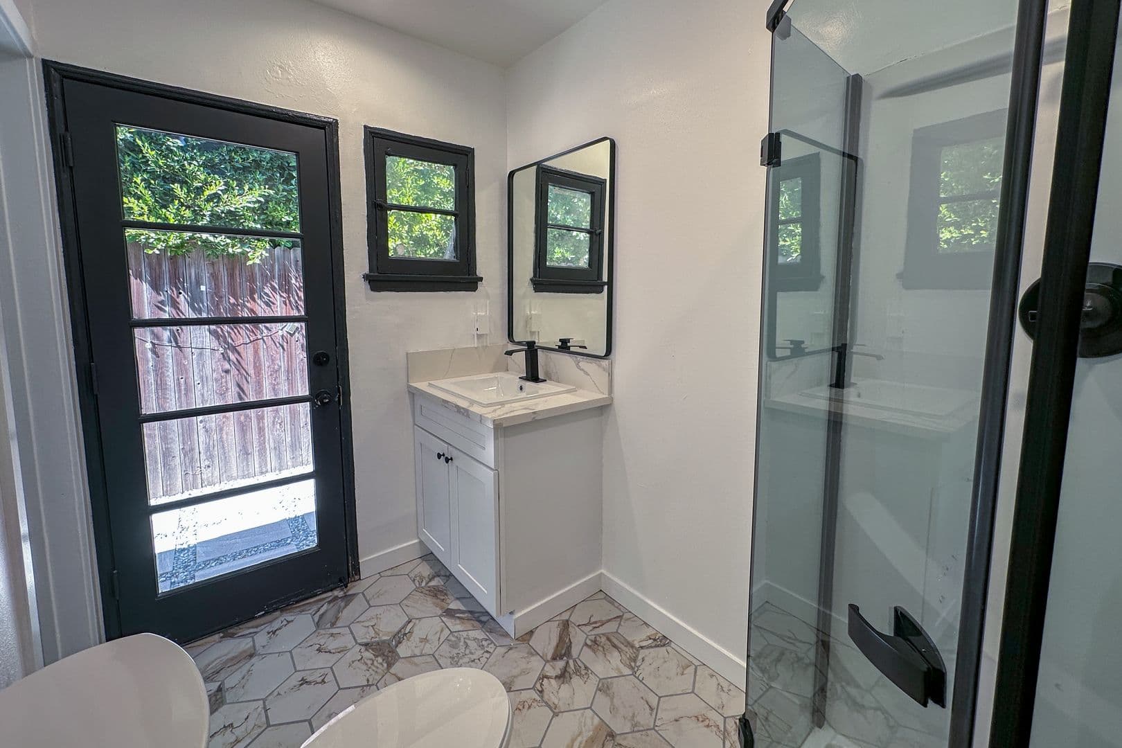 Los Angeles House: 1521 S Stanley Ave