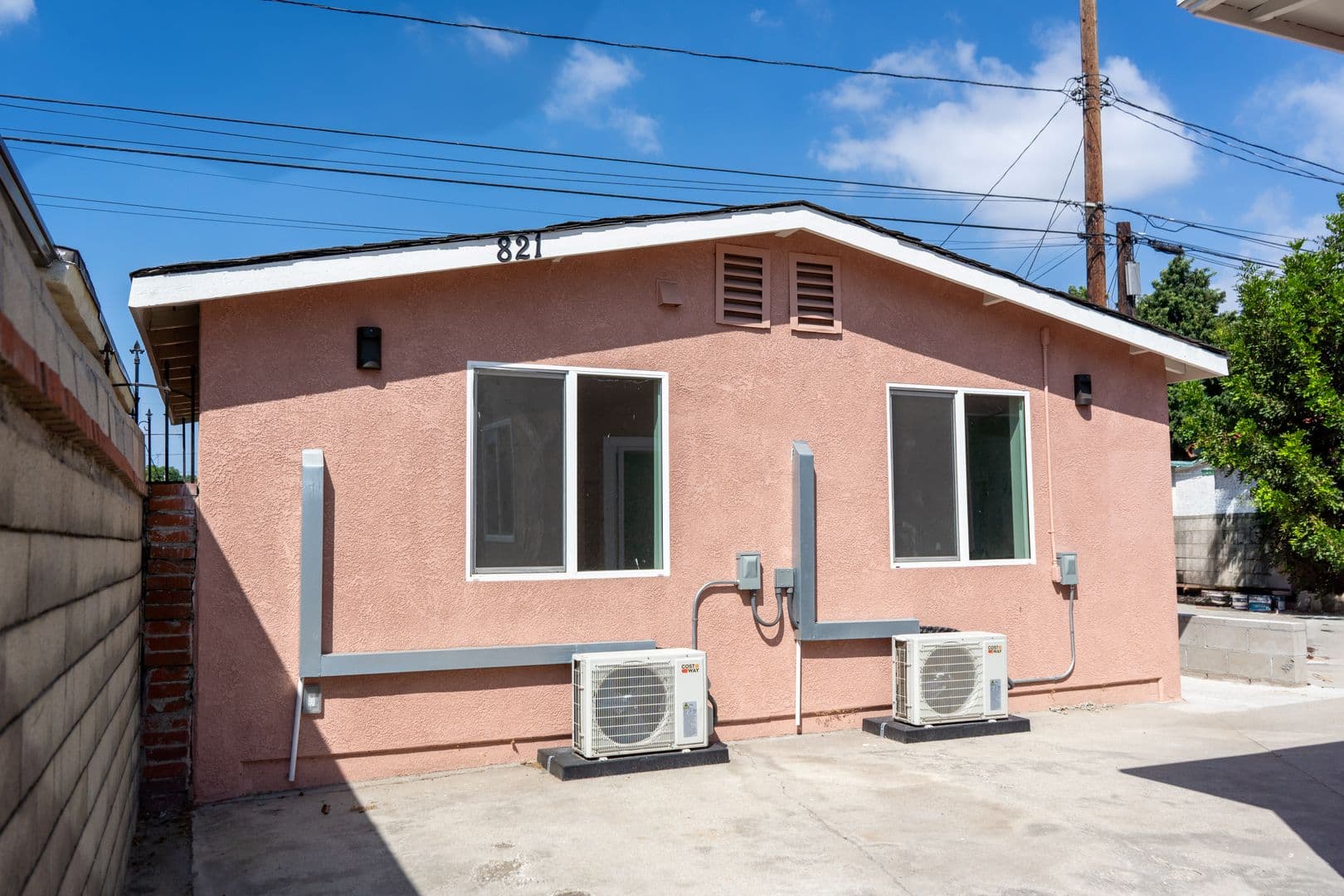 Los Angeles House: 821 E 104th St