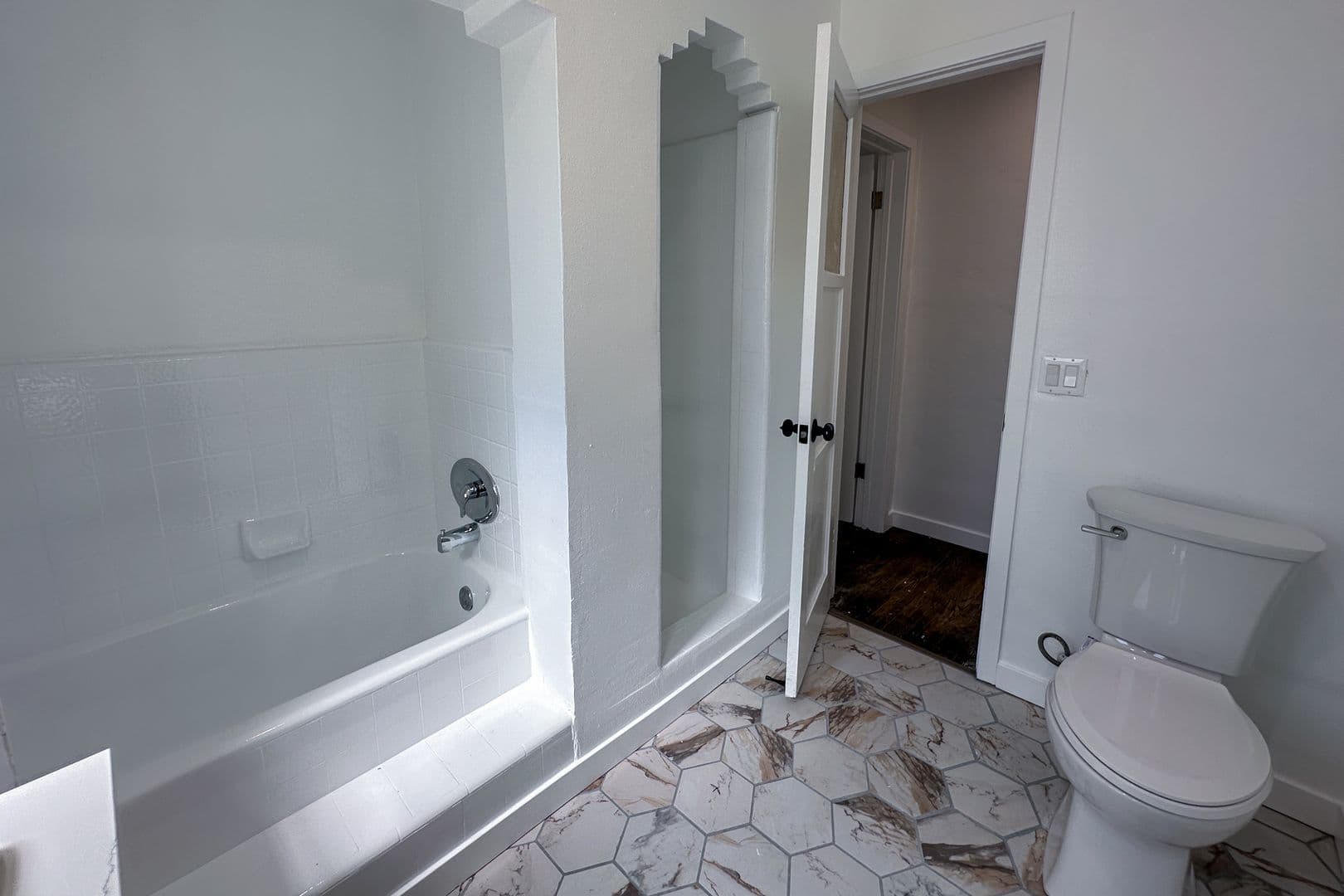 Los Angeles House: 1521 S Stanley Ave