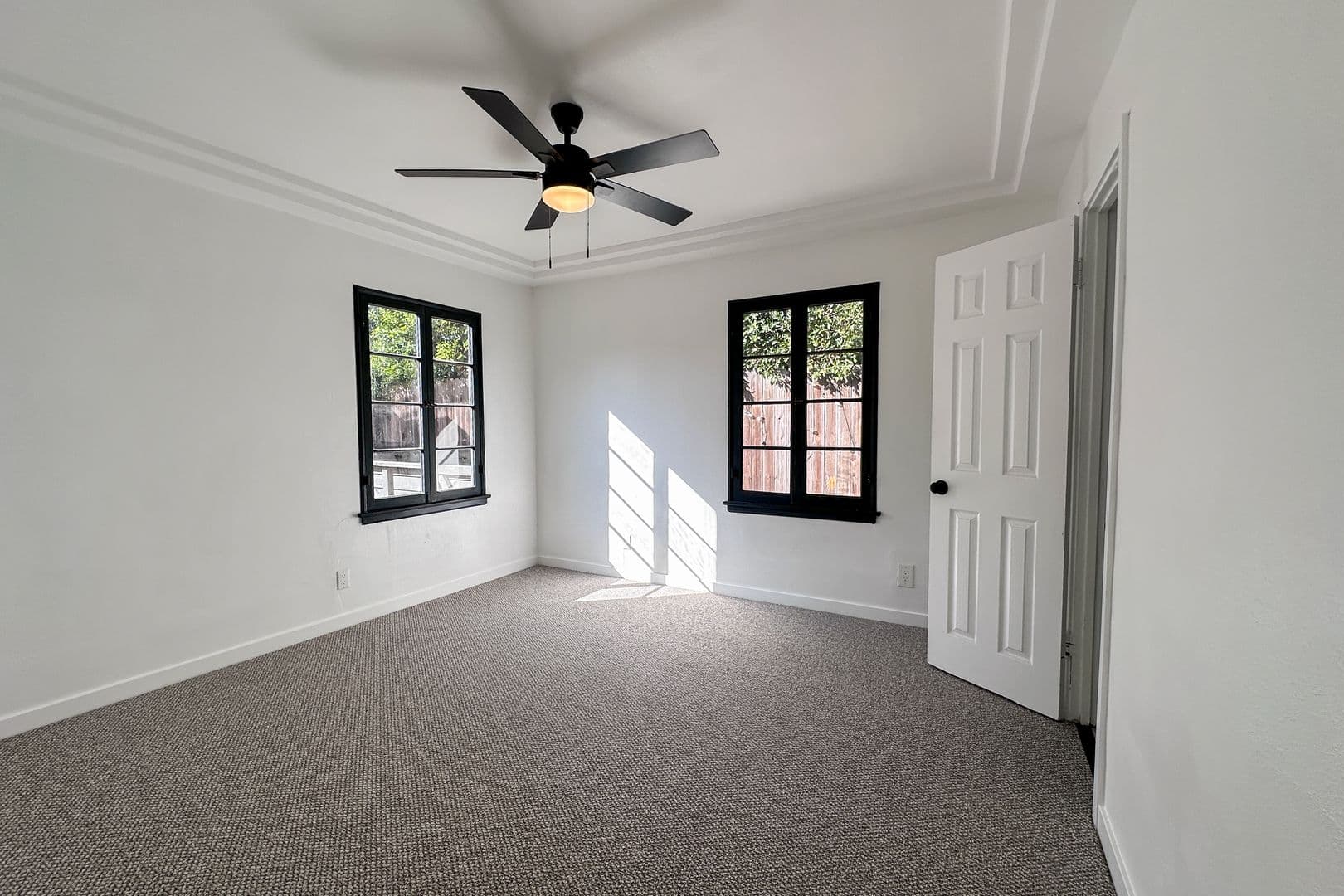 Los Angeles House: 1521 S Stanley Ave