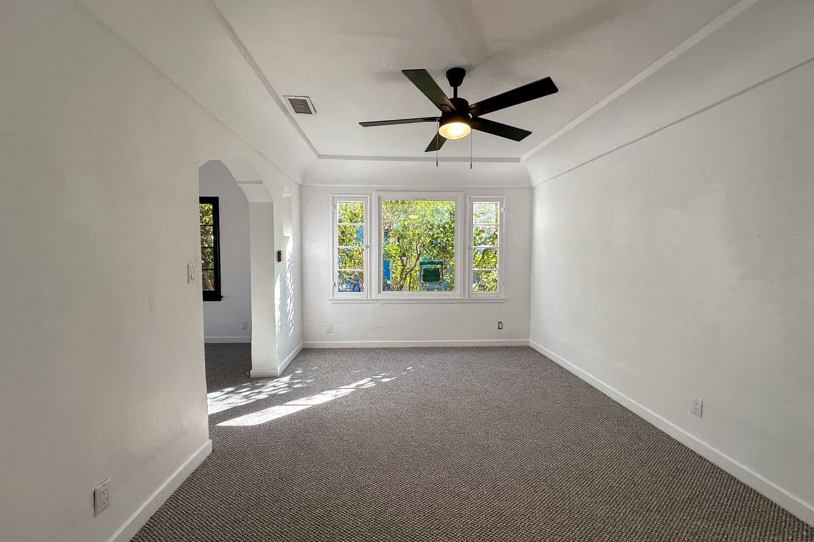 Los Angeles House: 1521 S Stanley Ave