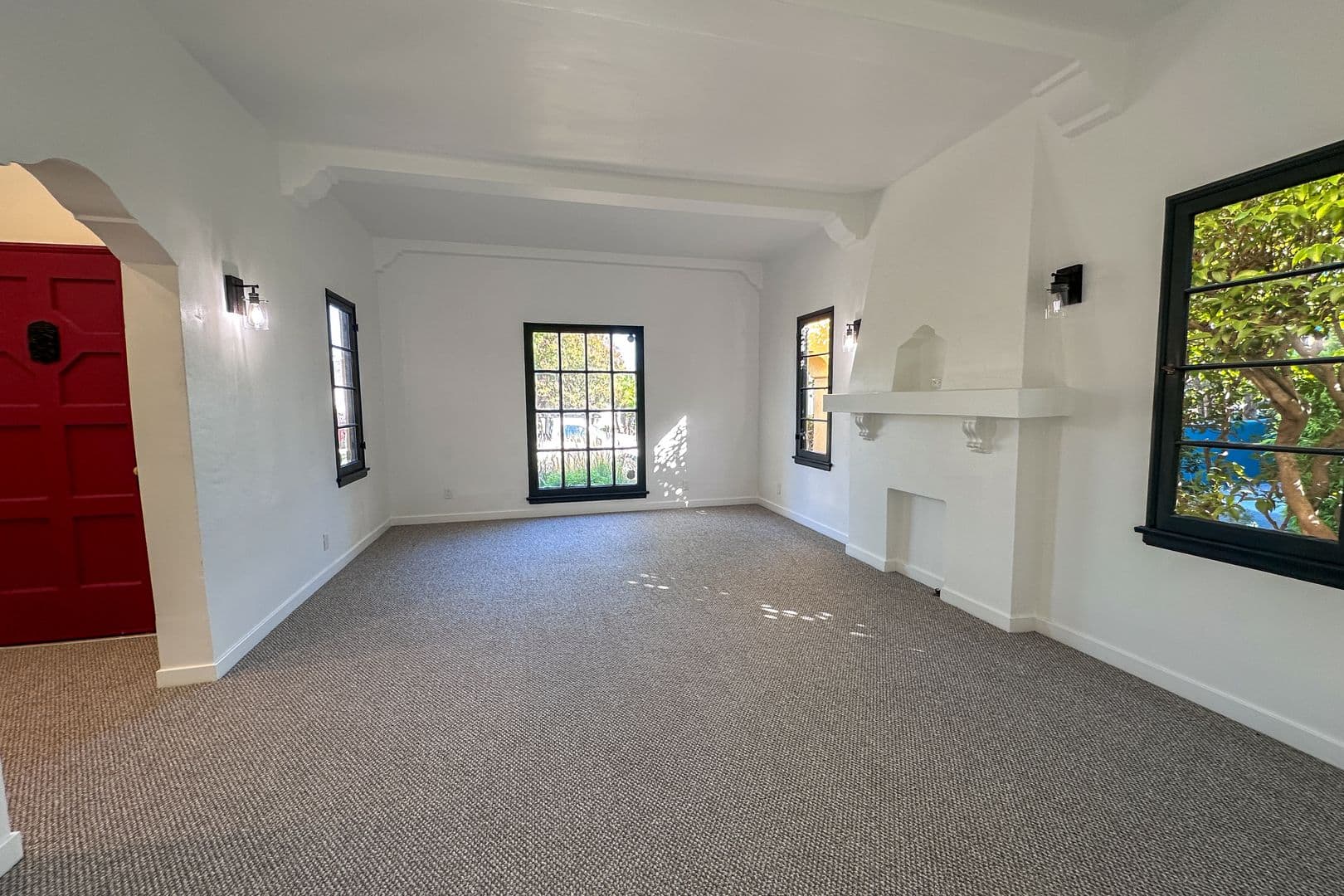 Los Angeles House: 1521 S Stanley Ave