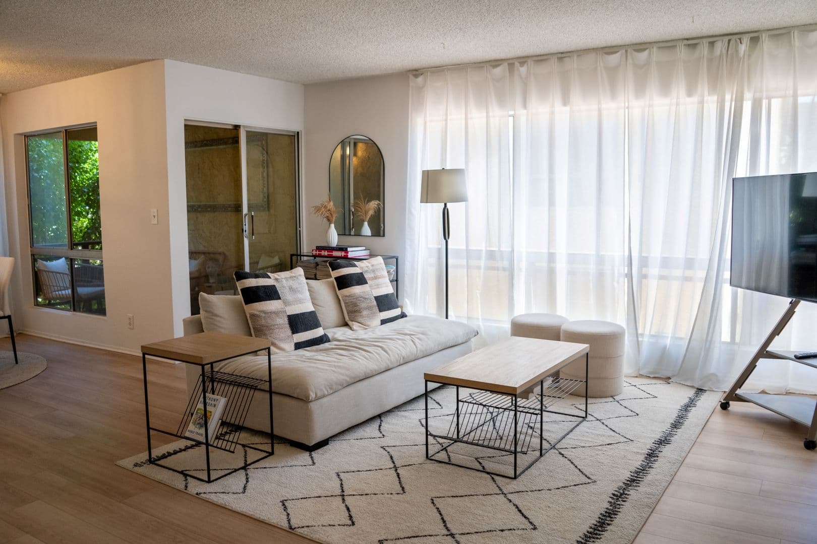 Culver City Condo: 6250 Buckingham Pkwy #208