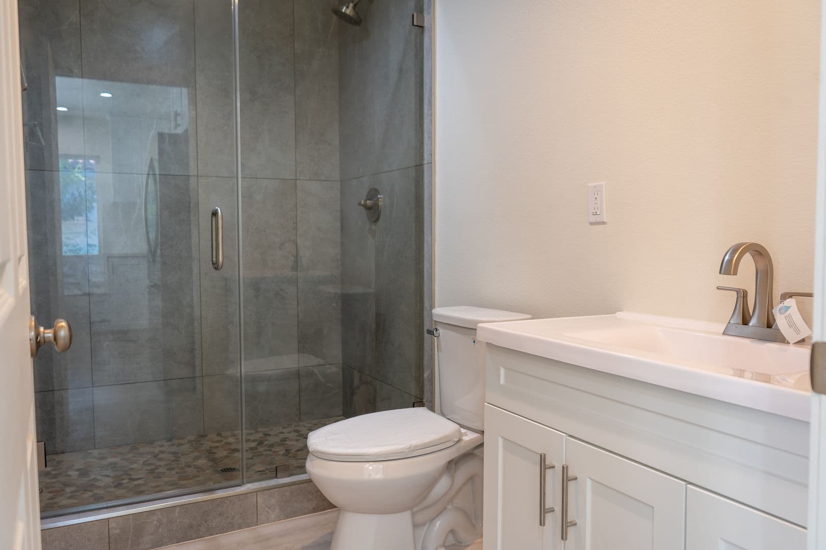 Los Angeles House: 821 E 104th St