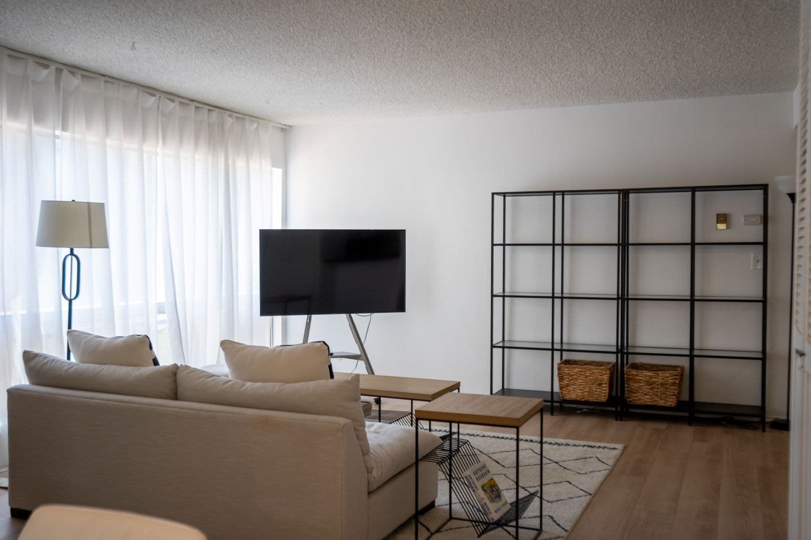 Culver City Condo: 6250 Buckingham Pkwy #208