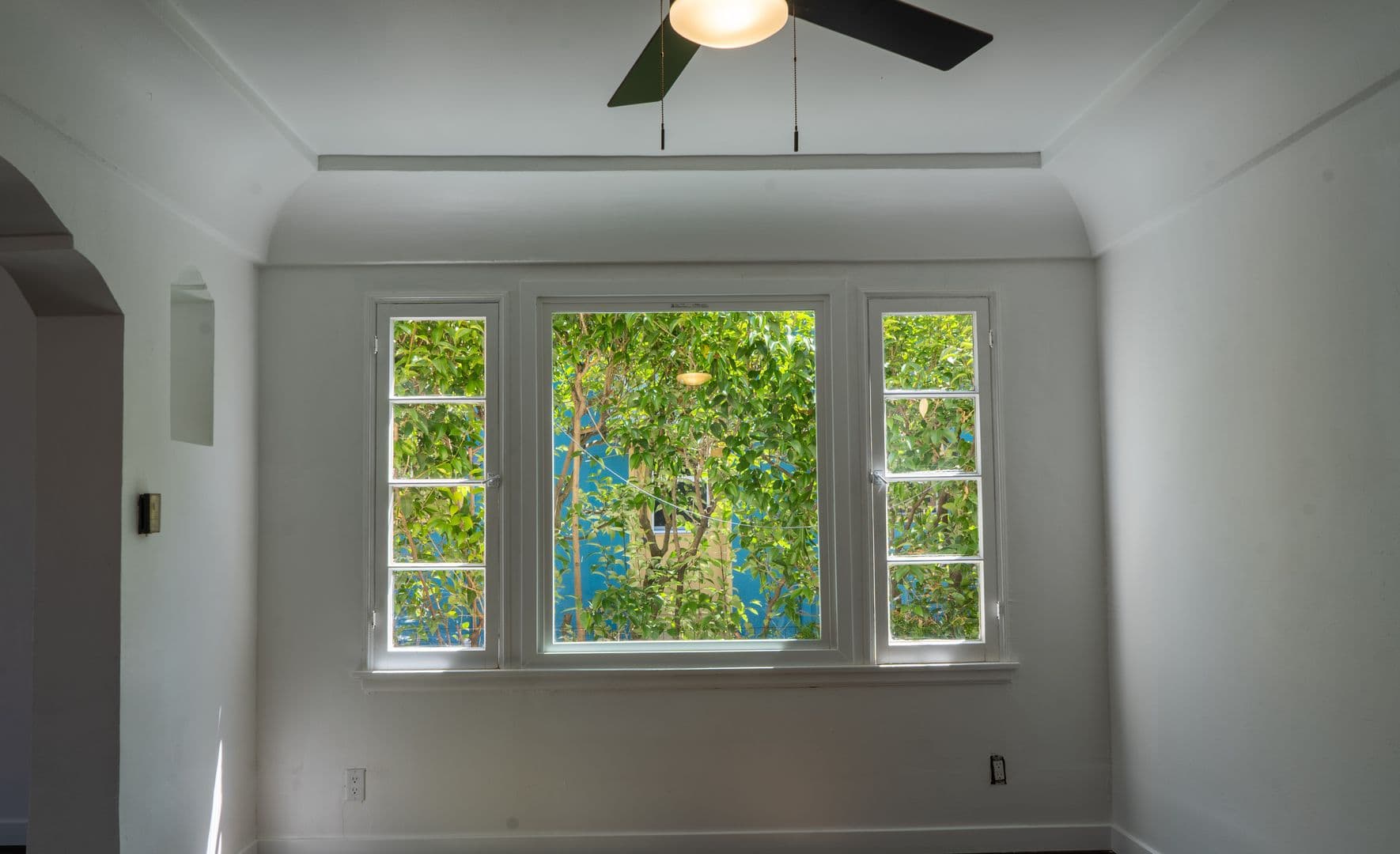 Los Angeles House: 1521 S Stanley Ave