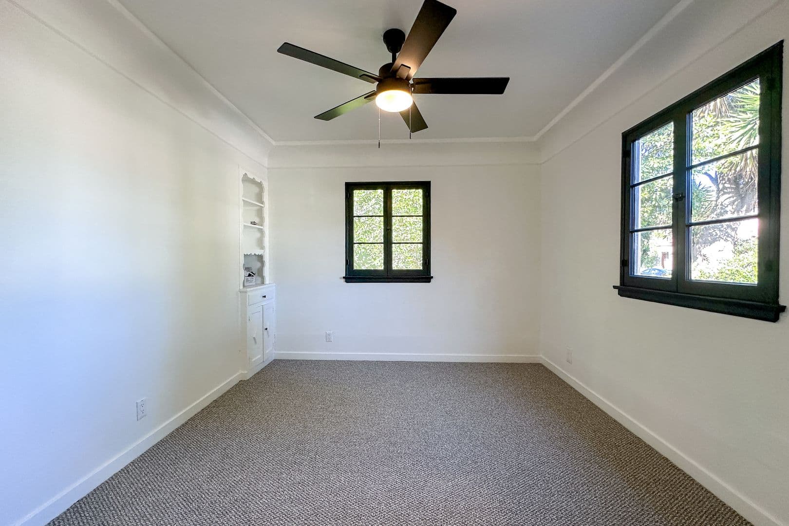 Los Angeles House: 1521 S Stanley Ave