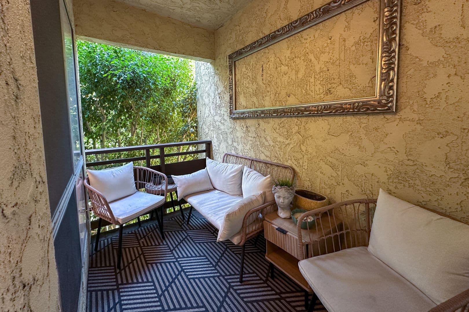 Culver City Condo: 6250 Buckingham Pkwy #208