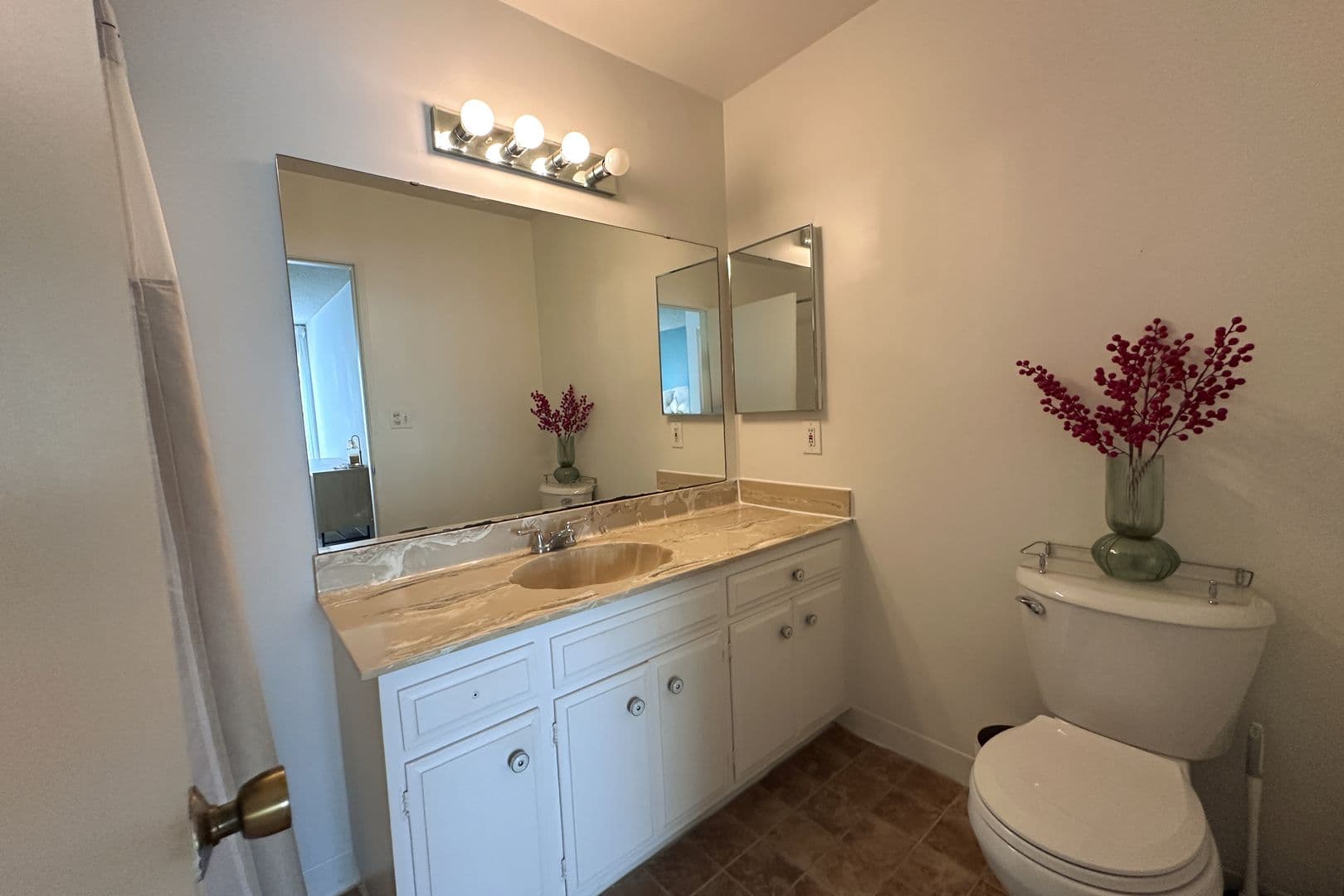 Culver City Condo: 6250 Buckingham Pkwy #208