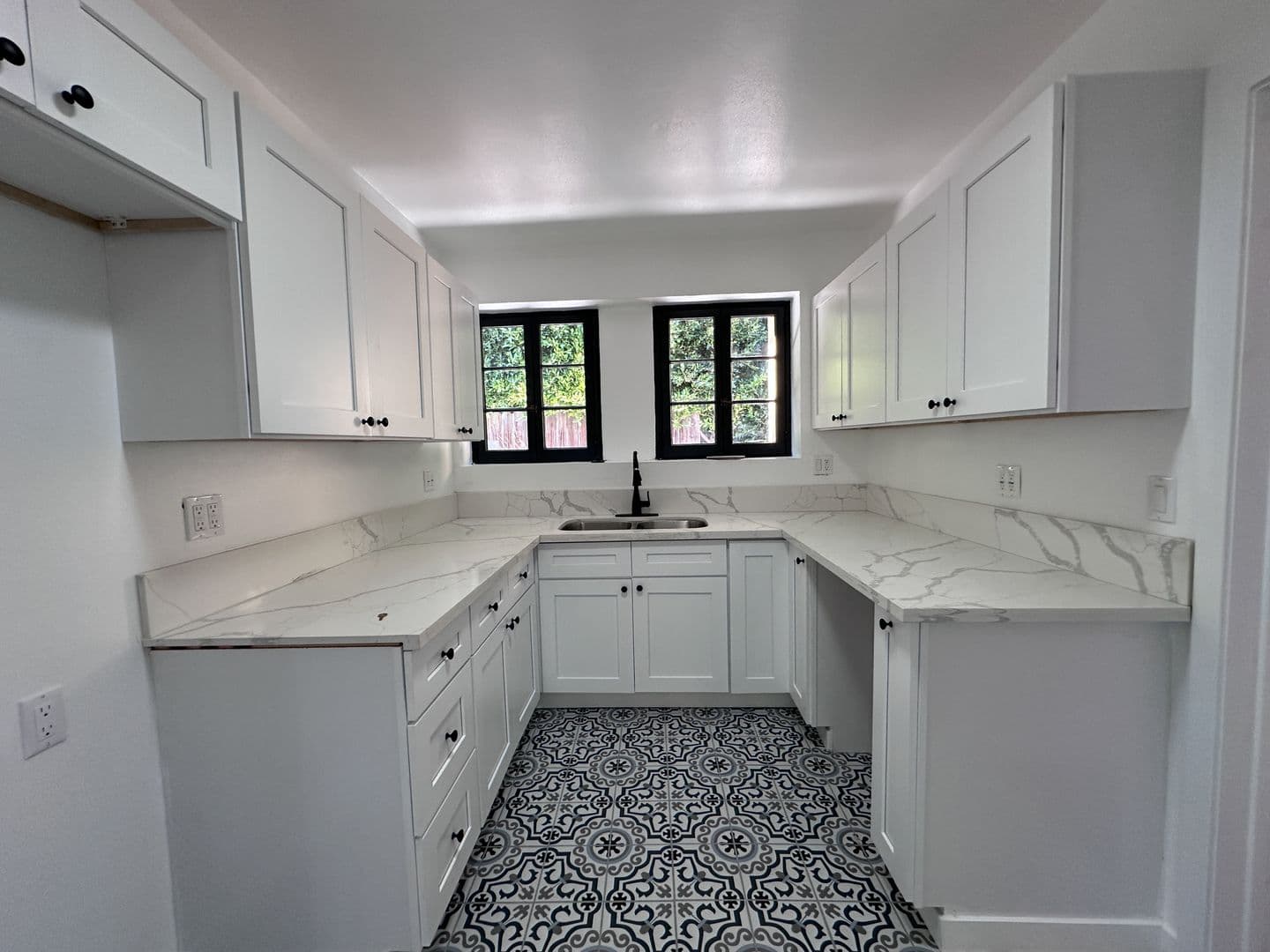 Los Angeles House: 1521 S Stanley Ave