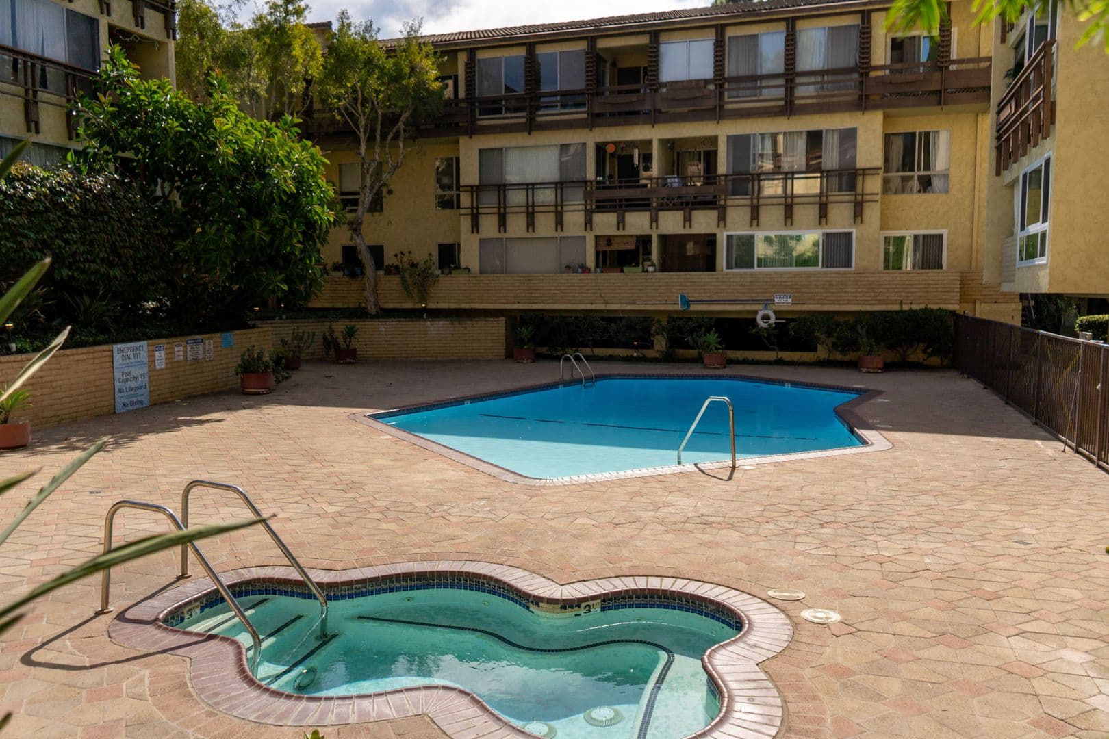 Culver City Condo: 6250 Buckingham Pkwy #208