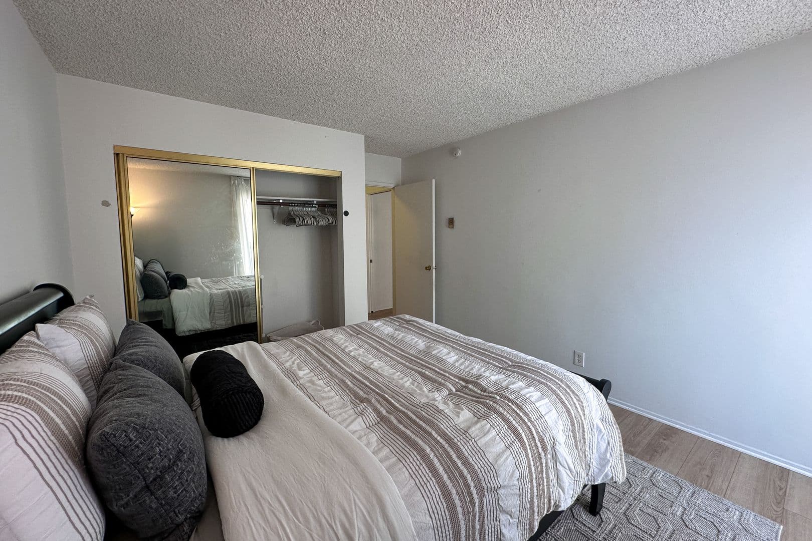 Culver City Condo: 6250 Buckingham Pkwy #208