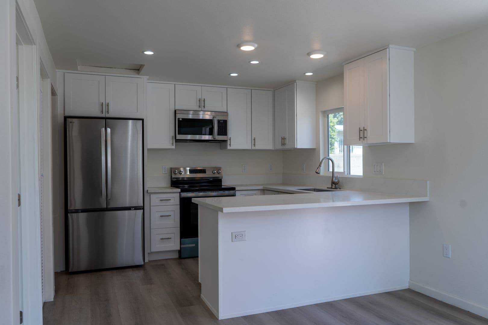 Los Angeles House: 821 E 104th St