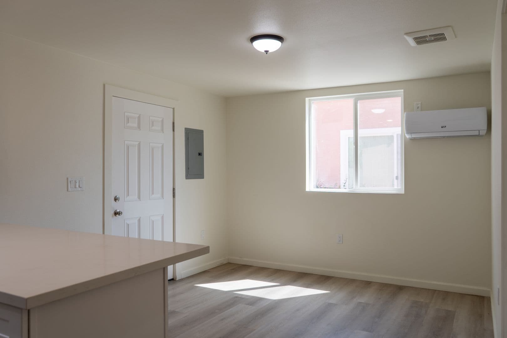 Los Angeles House: 821 E 104th St