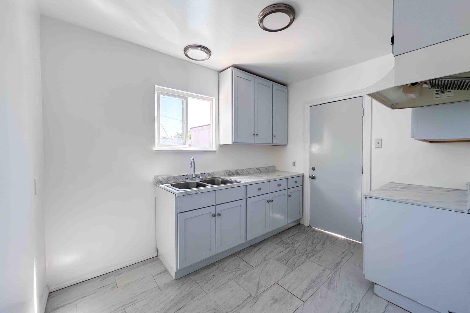 Los Angeles Apartment: 1720 W Gage Ave
