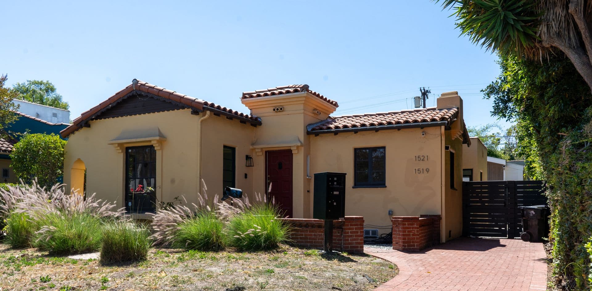 Los Angeles House: 1521 S Stanley Ave