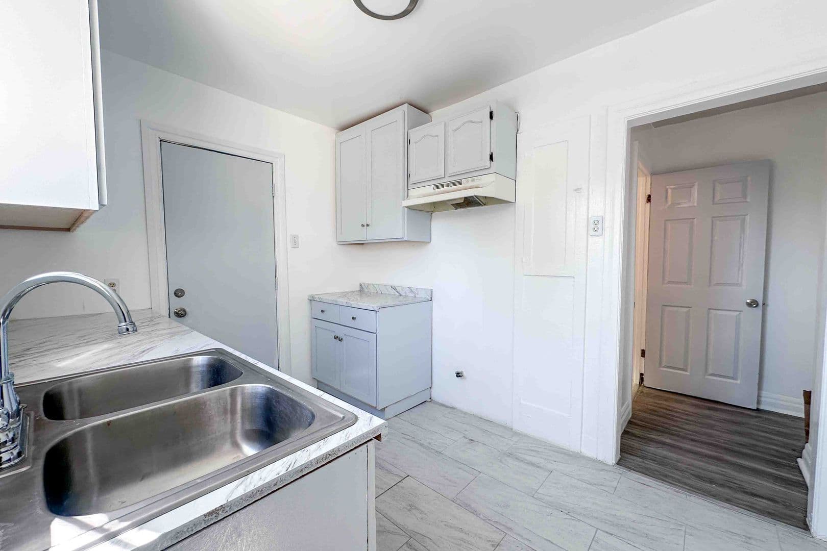Los Angeles Apartment: 1720 W Gage Ave