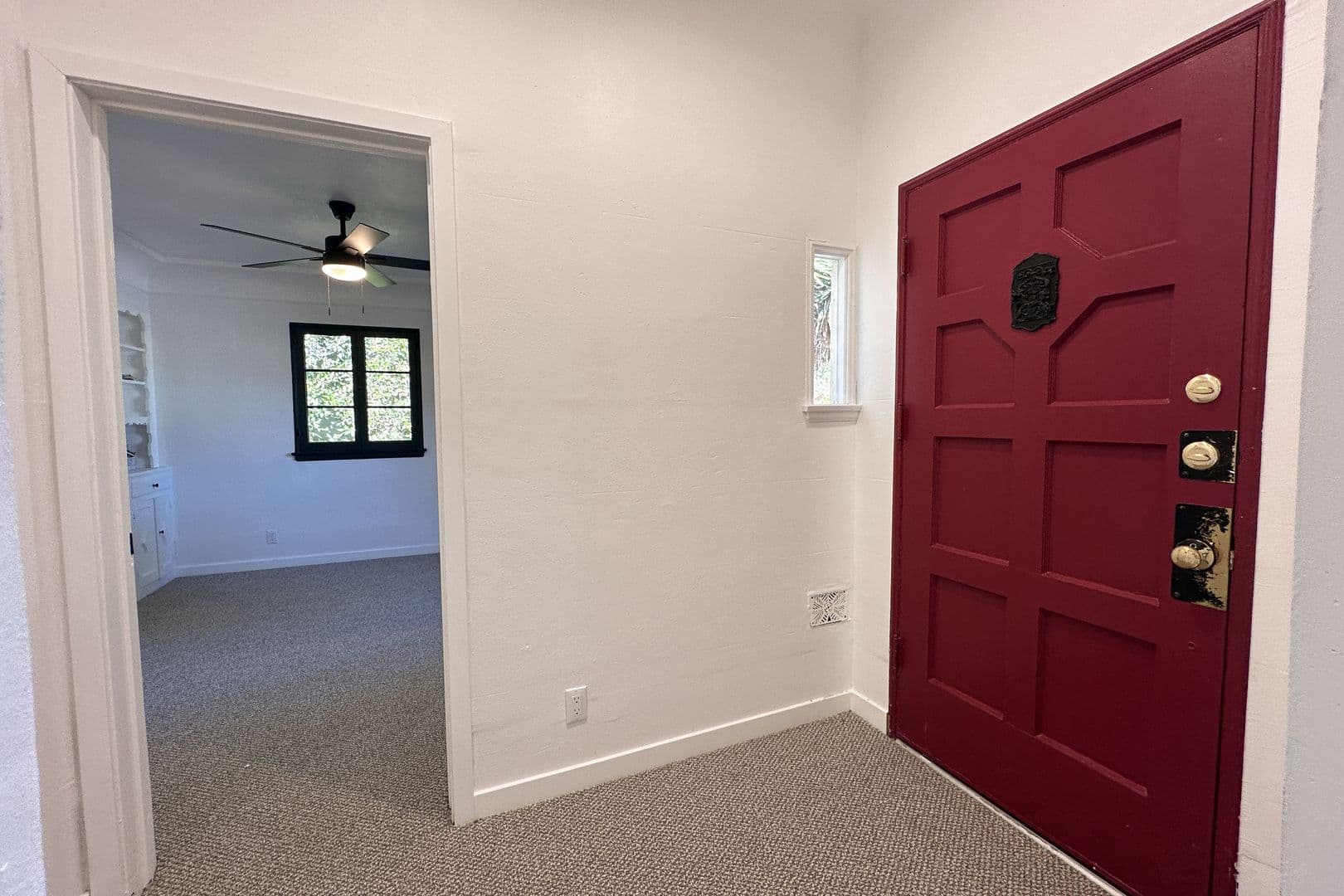 Los Angeles House: 1521 S Stanley Ave