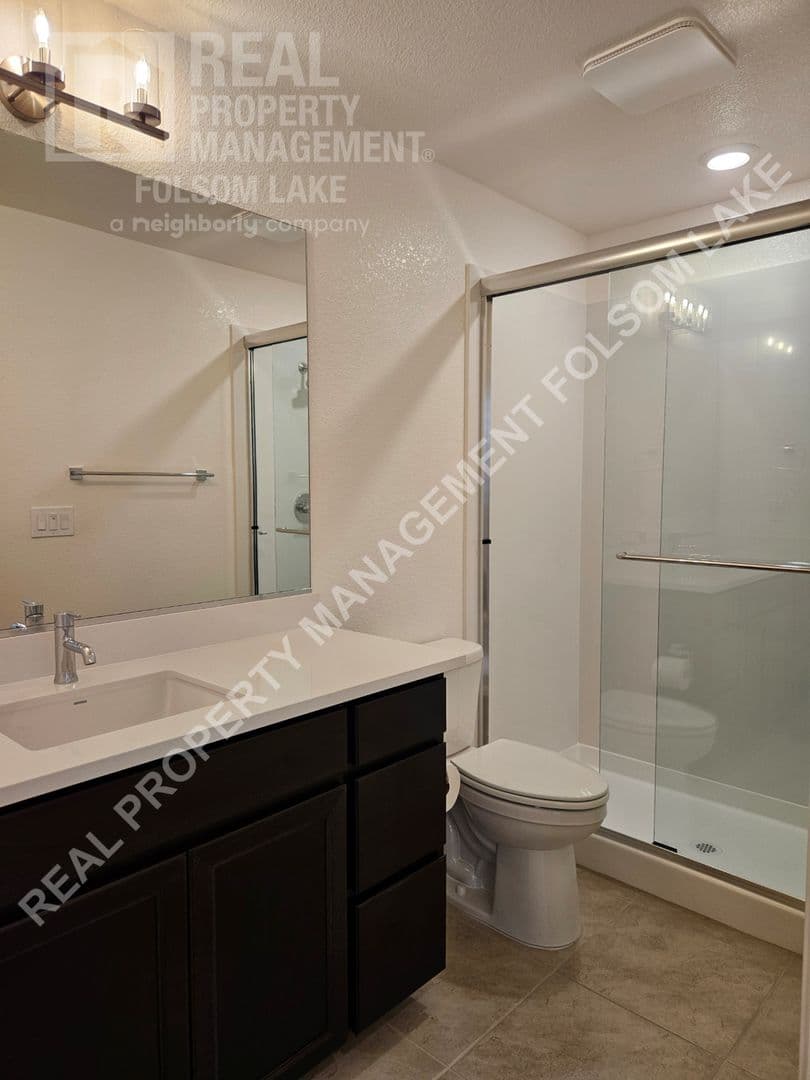 Roseville House: 433 Crescent Moon Crt