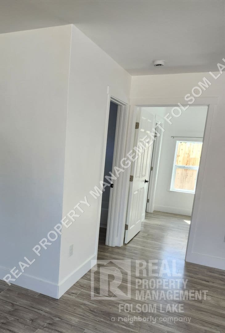 Folsom House: 814 1/2 Rumsey Way