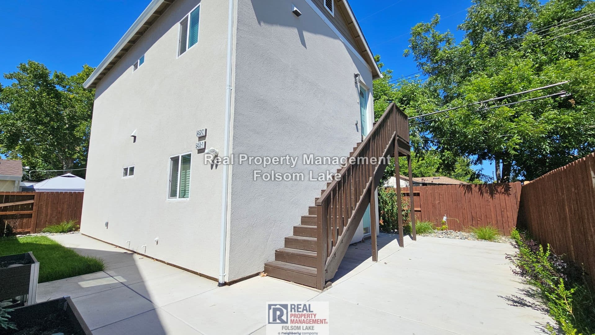 Sacramento House: 5453-2 Bradford Drive