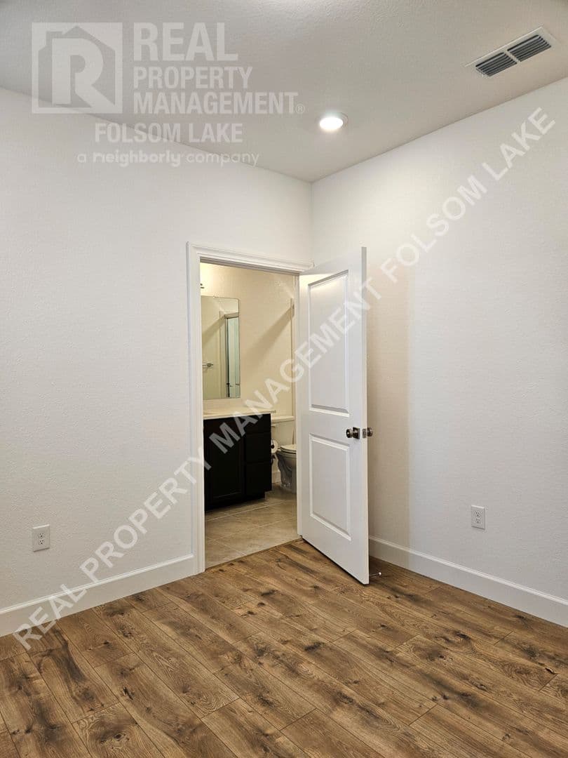 Roseville House: 433 Crescent Moon Crt