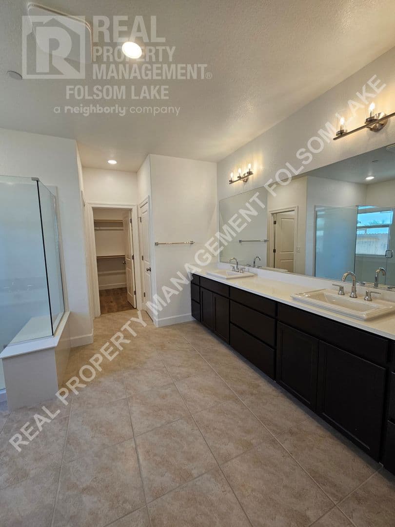 Roseville House: 433 Crescent Moon Crt