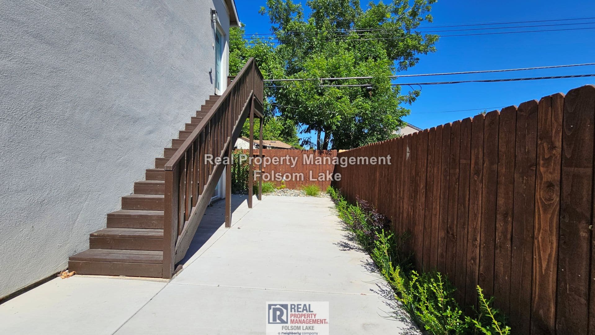 Sacramento House: 5453-2 Bradford Drive