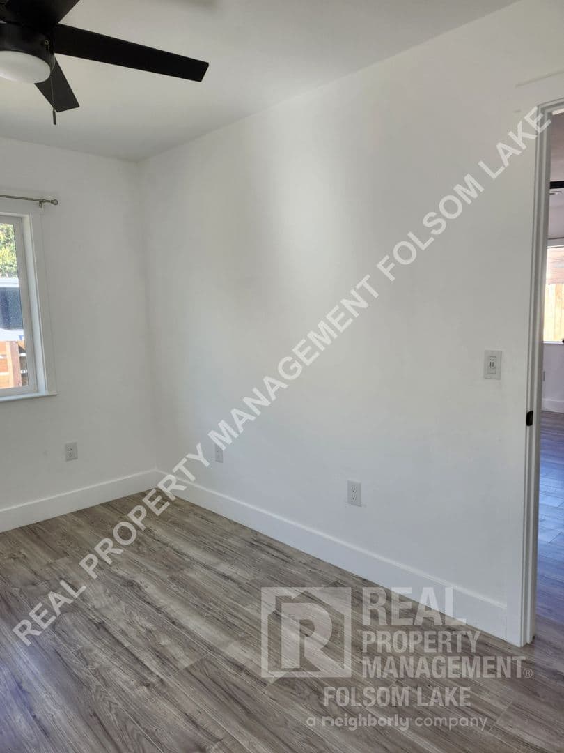 Folsom House: 814 1/2 Rumsey Way