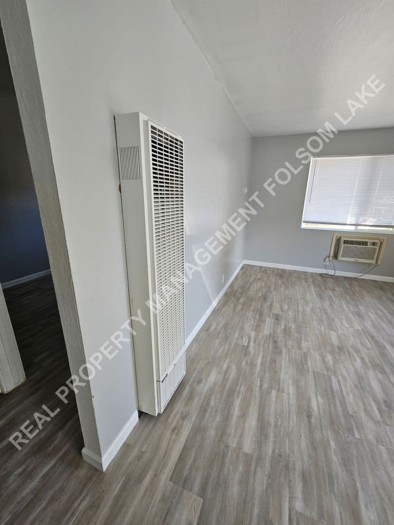 Folsom Multiplex: 910 1/2 Mormon St - Unit B