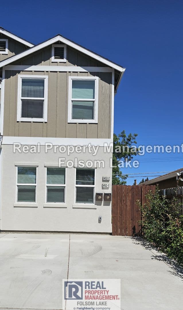 Sacramento House: 5453-2 Bradford Drive