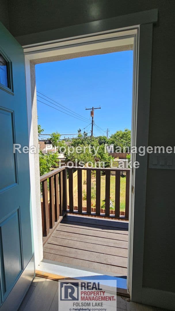 Sacramento House: 5453-2 Bradford Drive