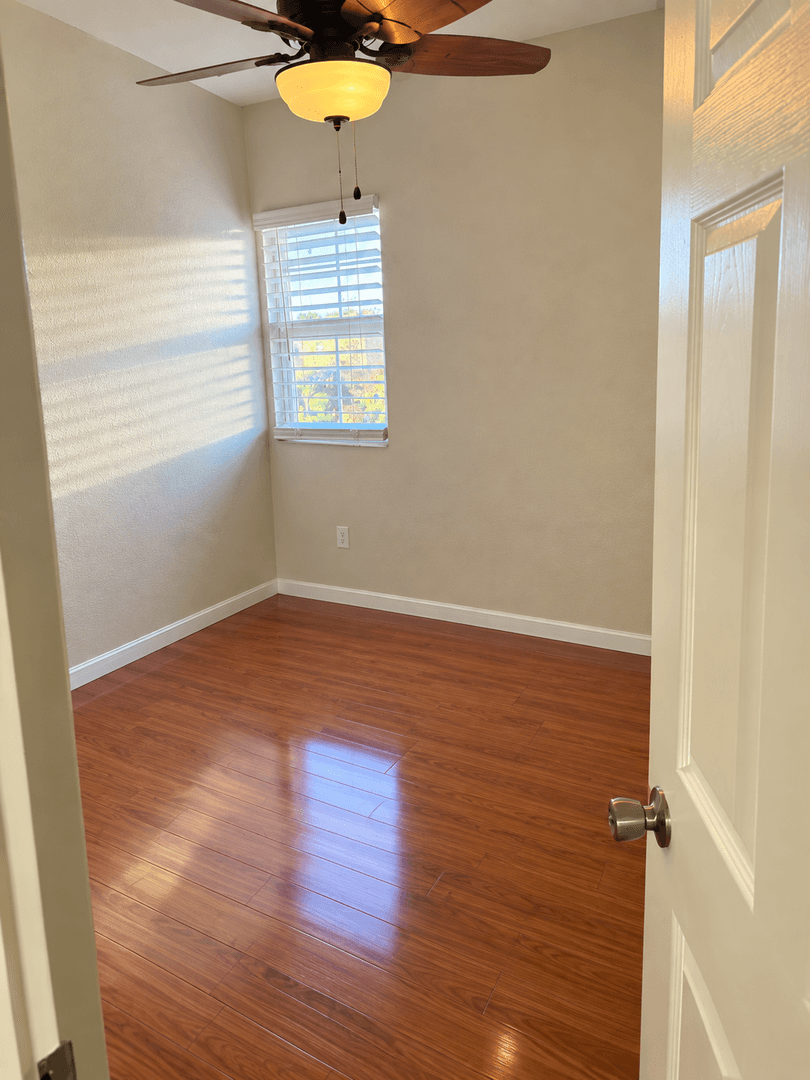 Livermore House: 6308 Scenic Ave