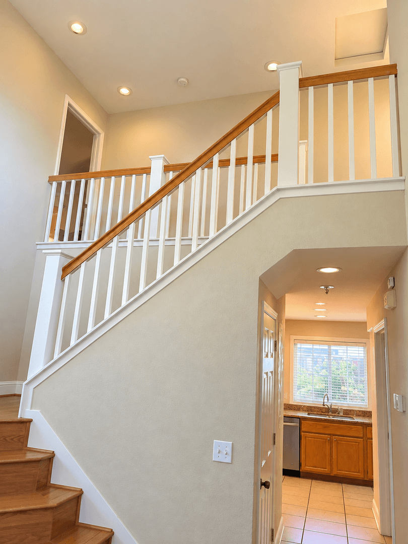 Livermore House: 6308 Scenic Ave