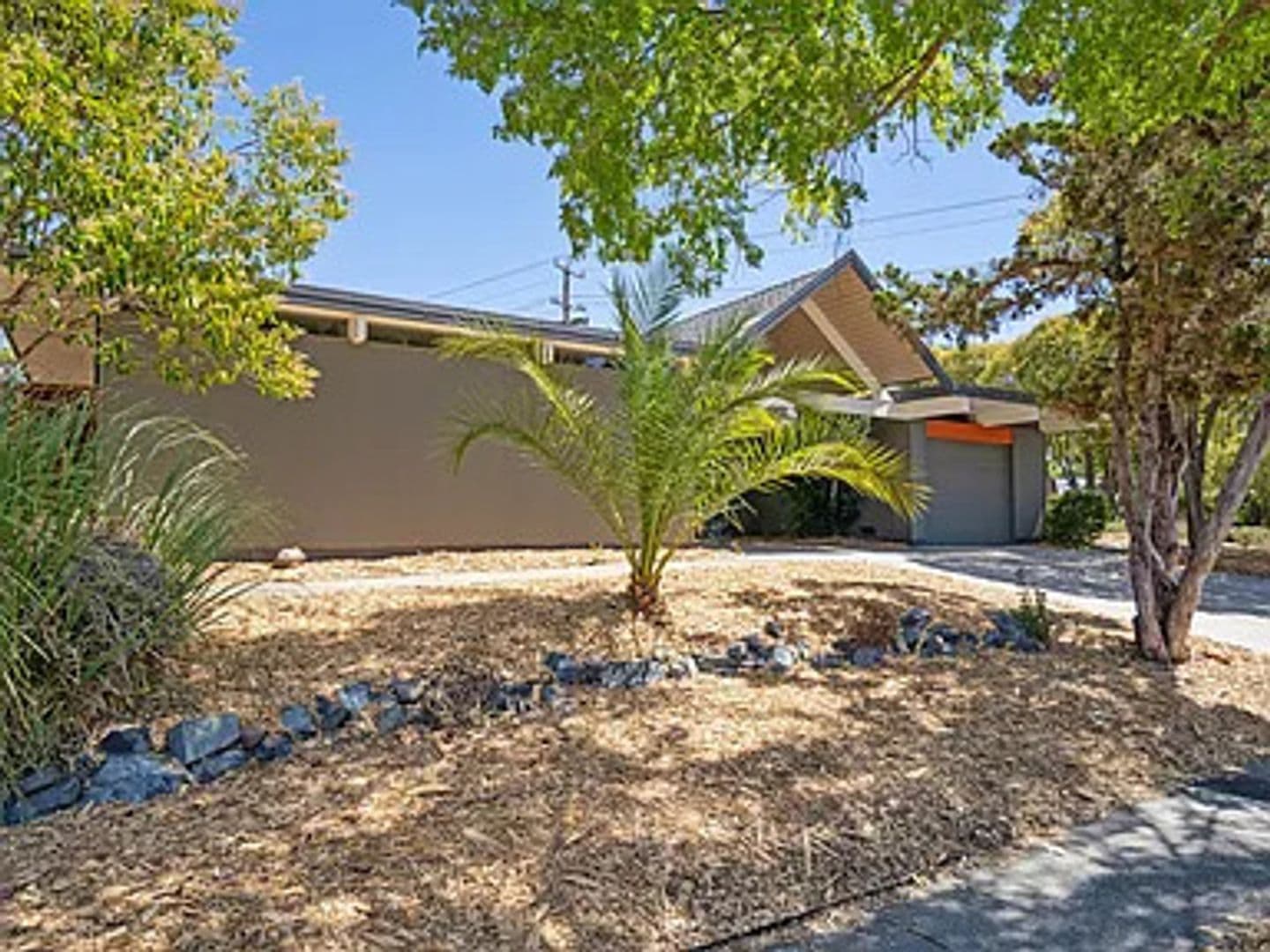 Concord House: 3767 Gainsborough Dr