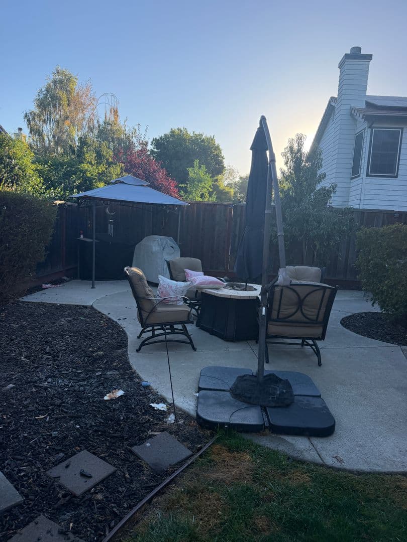 Livermore House: 6308 Scenic Ave