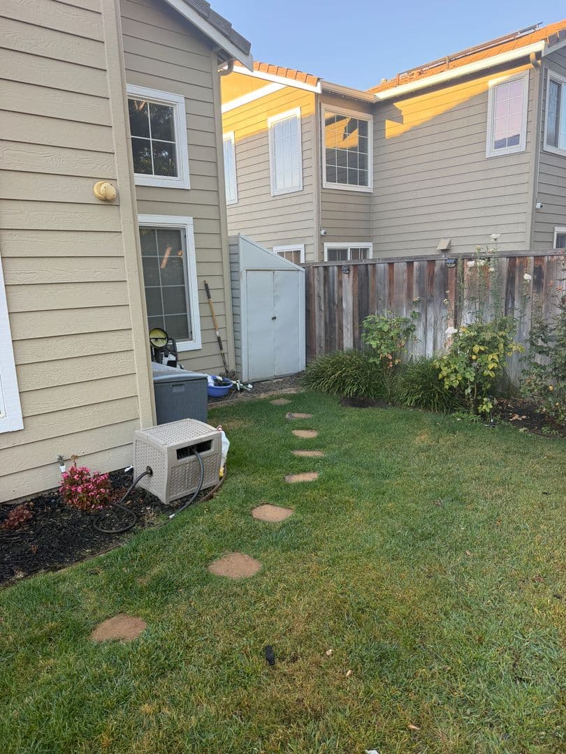 Livermore House: 6308 Scenic Ave