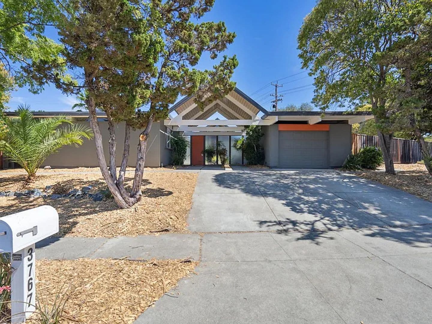 Concord House: 3767 Gainsborough Dr
