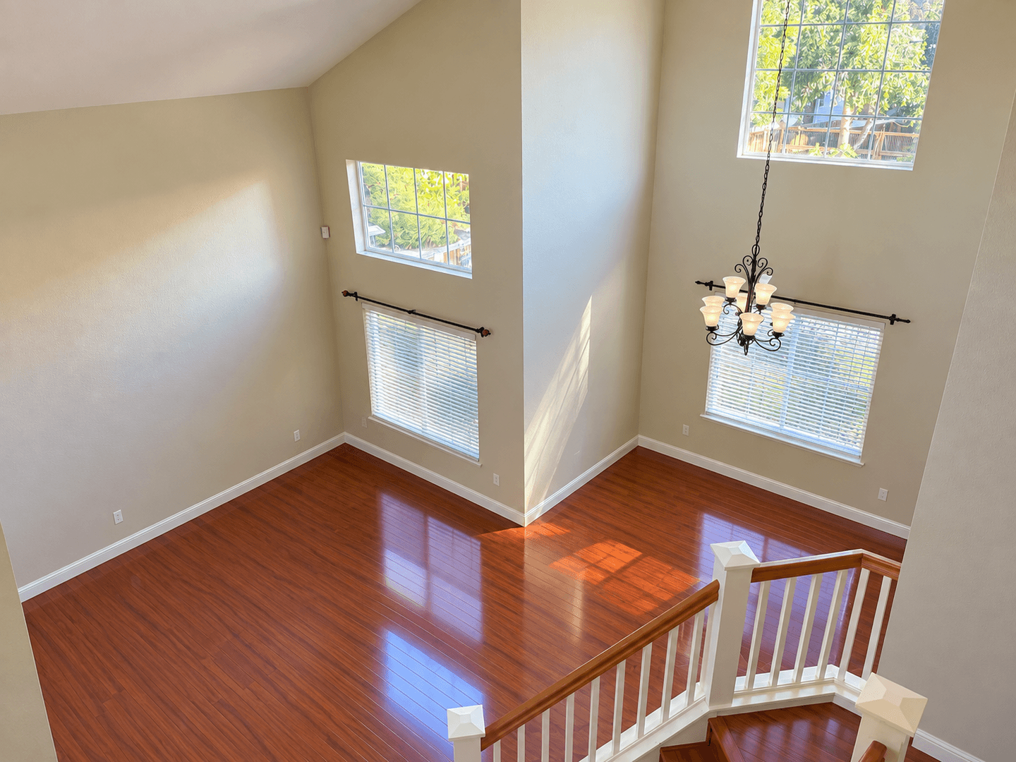 Livermore House: 6308 Scenic Ave