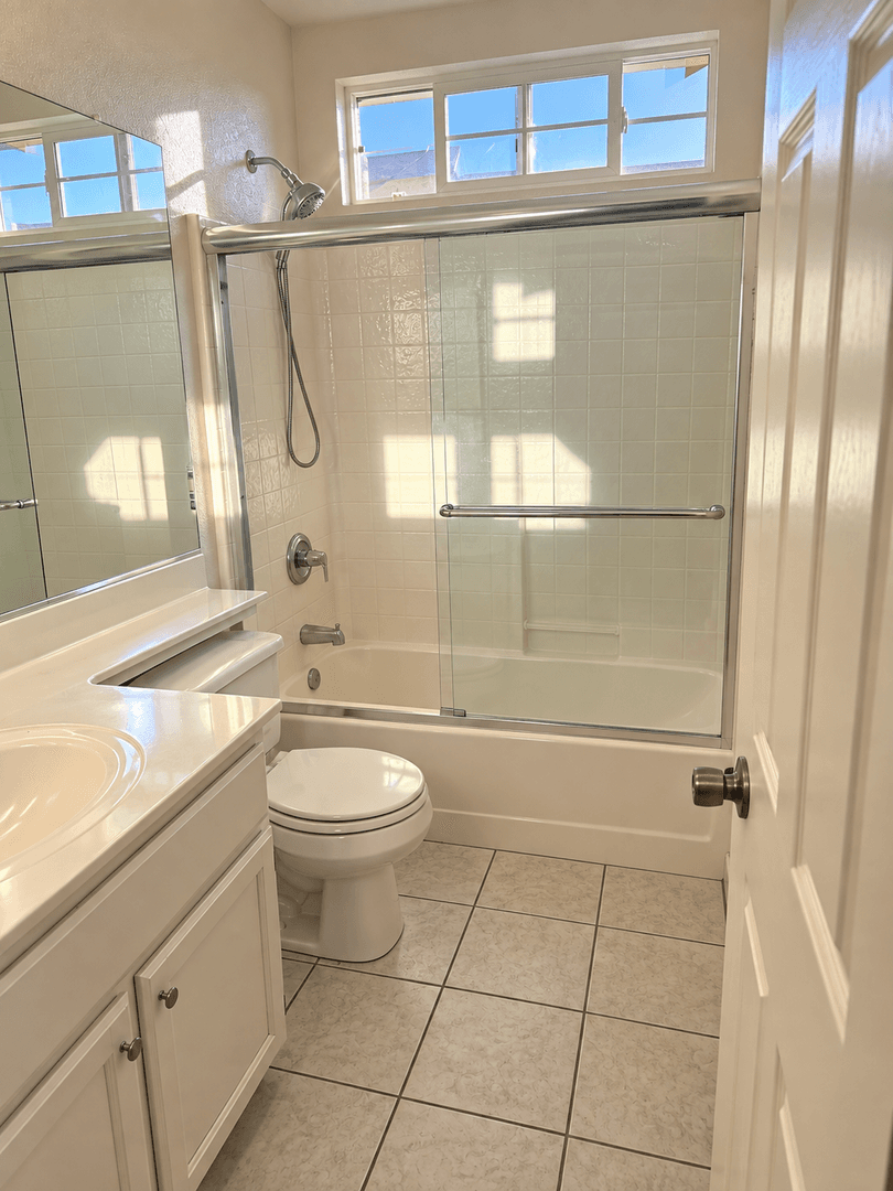 Livermore House: 6308 Scenic Ave