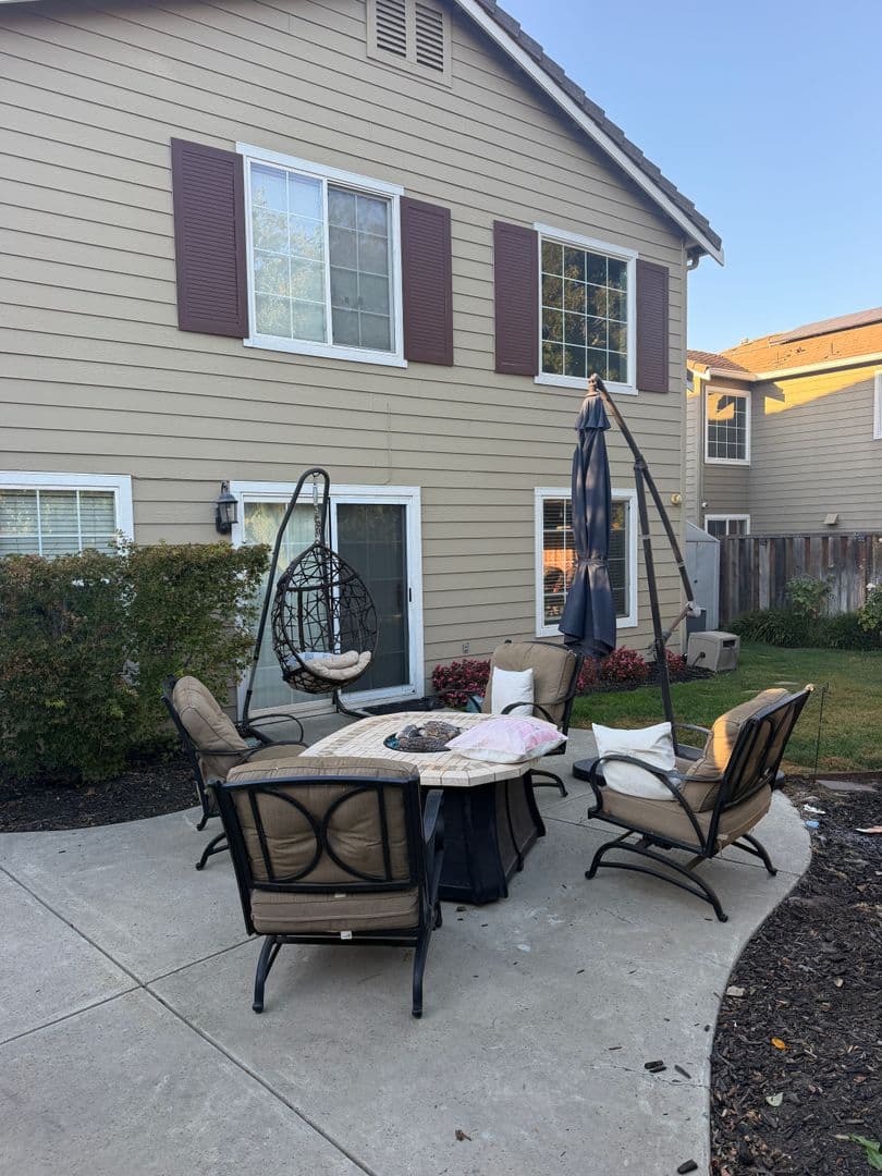 Livermore House: 6308 Scenic Ave