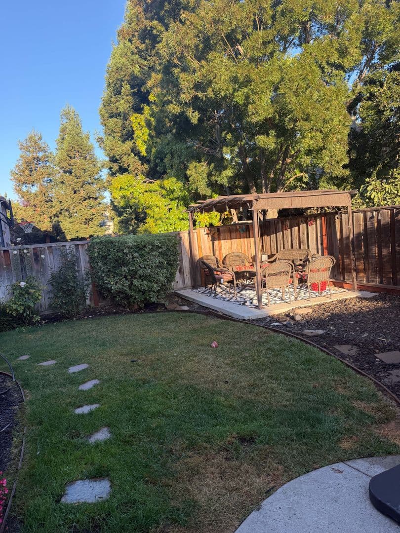 Livermore House: 6308 Scenic Ave